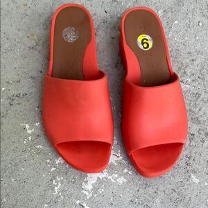 Gentle souls by Kenneth Cole rubber slides